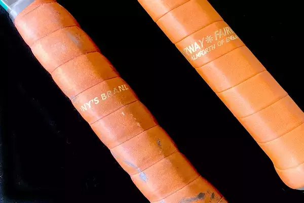 「はじめてシリーズ「グリップテープ選び」#11 ～グリップテープは「ラケットの下着」。その存在価値を見直して！～」の画像