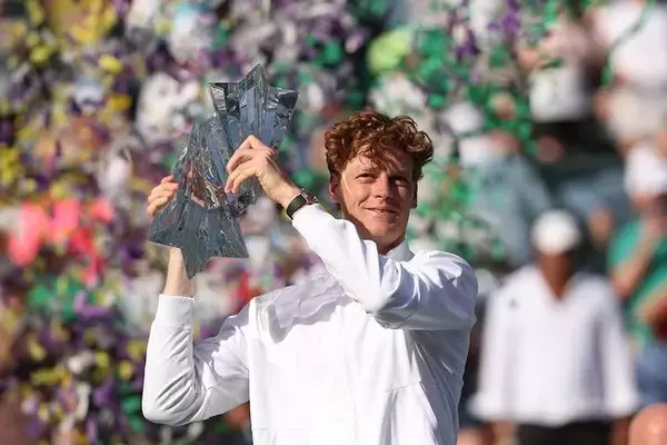 シナーが悲願のインディアンウェルズ初制覇「自分を信じてプッシュし続けた」。史上3人目となるハードコートの主要タイトル全制覇の快挙
