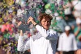 シナーが悲願のインディアンウェルズ初制覇「自分を信じてプッシュし続けた」。史上3人目となるハードコートの主要タイトル全制覇の快挙