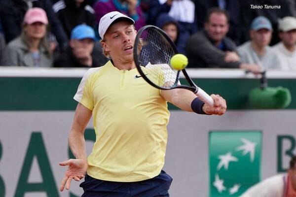 今こそ克服しよう 片手バックハンドで 高いボールが返せない 症状を改善できるコツを紹介 72 テニス救急隊 ネタ帳 リバイバル記事 22年7月29日 エキサイトニュース 今こそ克服しよう 片手バックハンドで 高いボールが返せない 症状を改善できるコツを紹介 72 テニス救急隊 ネタ帳 リバイバル記事 22年7月29日 エキサイトニュース