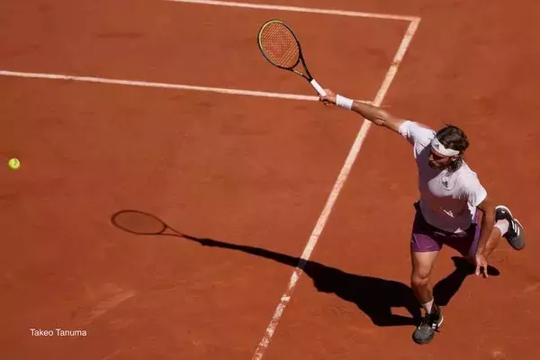 下半身の使い方が大事！　片手バックハンドで「パワーが足りない」症状を改善できるコツを紹介(24)〈テニス救急隊／ネタ帳〉[リバイバル記事]