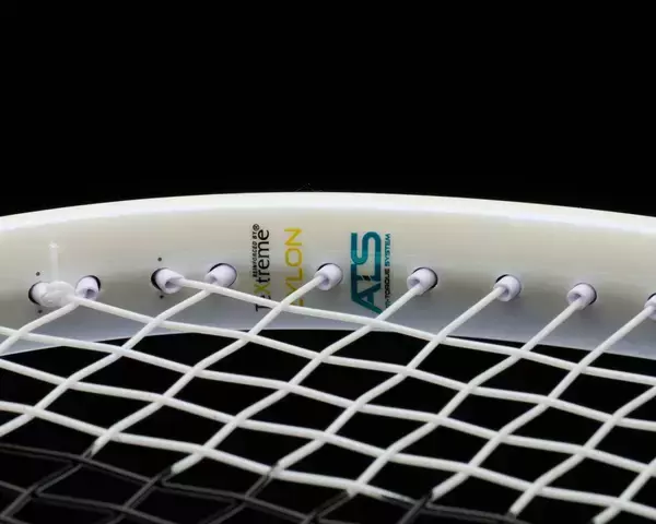 「Prince＜プリンス＞開花宣言！「春、舞い降りる」EMBLEM 限定SAKURAカラー。本日（2/13）より発売！」の画像