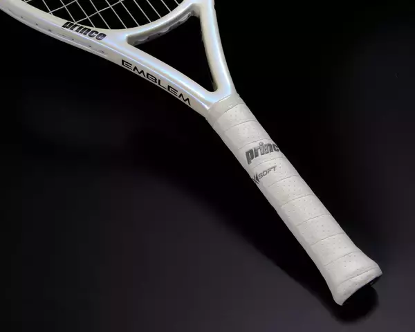 「Prince＜プリンス＞開花宣言！「春、舞い降りる」EMBLEM 限定SAKURAカラー。本日（2/13）より発売！」の画像