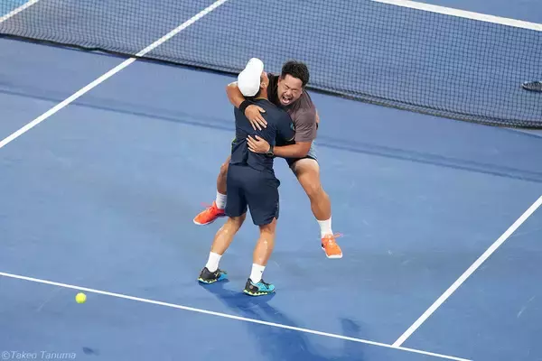 「田口涼太郎が全日本タイトル奪取、野口政勝とのダブルスも制して男子では20年ぶりの単複2冠！女子ダブルスは小堀桃子／山﨑郁美が優勝[第100回 全日本テニス選手権]」の画像