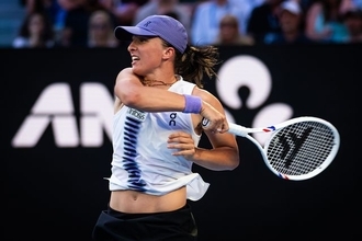 シフィオンテク、地元勢を圧倒し3年連続の8強入り！準々決勝でルバキナとの大一番「100％の準備で挑むだけ」[全豪オープン]