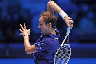 メドベージェフがズベレフとのライバル対決にフルセット勝ち、「まちがいなく記憶に残る試合の一つだ」[Nitto ATPファイナルズ]