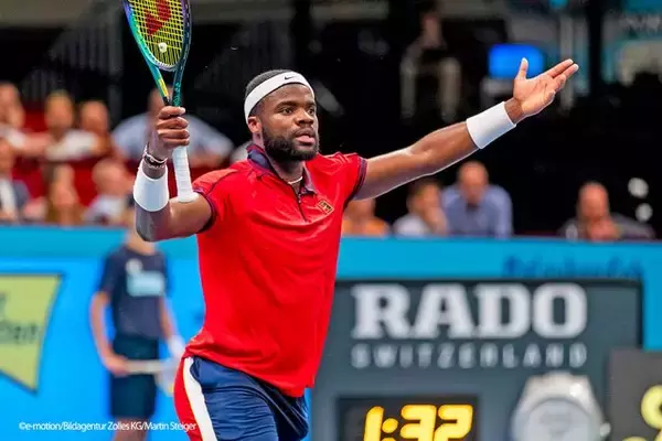 第1シードのチチパスが突然の不調で逆転負け。ティアフォーがベスト8進出[エルステバンク・オープン]