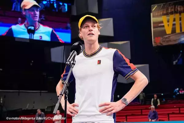 絶好調シナーがルードを下して準決勝進出、ツアー最終戦出場圏内に[エルステバンク・オープン]