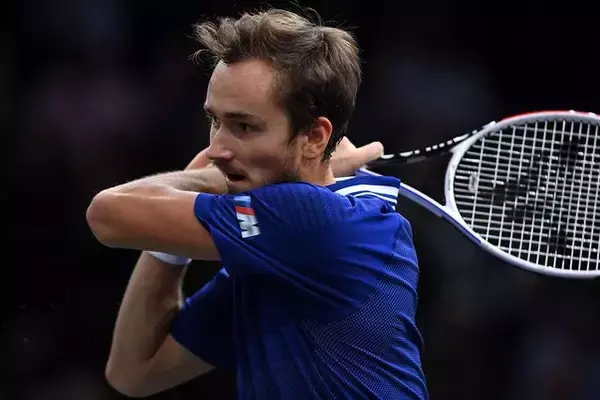 メドベデフ、負けを認めるもセルビアファンの態度に恨み節「テニスを見ないことを願っている」[ロレックス・パリ・マスターズ]