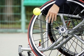 日本車いすテニス協会が、車いすテニスの普及を進めるべく寄付を呼び掛け
