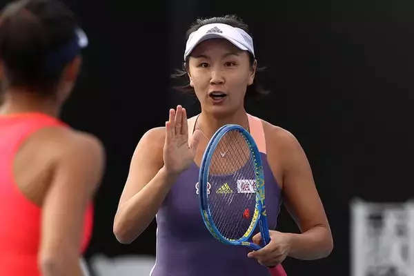 性的暴行を告白したペンが、NBAスターと談笑。中国メディア記者が動画を公開