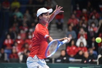 望月慎太郎は世界170位に敗戦。1勝1敗で2日目へ[デビスカップ・ファイナル予選]