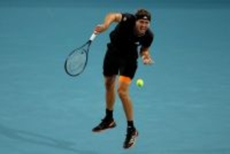 ズベレフがセルンドロを圧倒し4強入り。準決勝で6連敗中のシナーと激突[マイアミ・オープン]