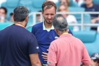 メドベージェフがヘルニア手術で最大2ヵ月離脱と発表、「数ヶ月、私は軽いヘルニアを抱えながらプレーしていました」