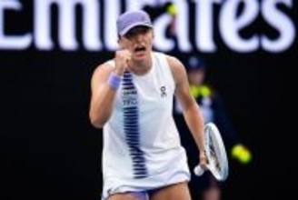 シフィオンテクが苦しみながらも初戦突破。予選勝者ユアンの猛攻を退け、生涯グランドスラムへ一歩前進[全豪オープン]