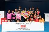 「全世界100万点規模のヒートテックを寄贈する「The Heart of LifeWear」を有明コロシアムで開催 国枝慎吾氏、奈良くるみ氏が子どもたちと交流」の画像1