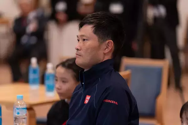 「全世界100万点規模のヒートテックを寄贈する「The Heart of LifeWear」を有明コロシアムで開催 国枝慎吾氏、奈良くるみ氏が子どもたちと交流」の画像