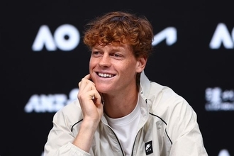 シナー、全豪3連覇が懸かる舞台へ！オフシーズンにサーブとネットプレーを強化[全豪オープン]