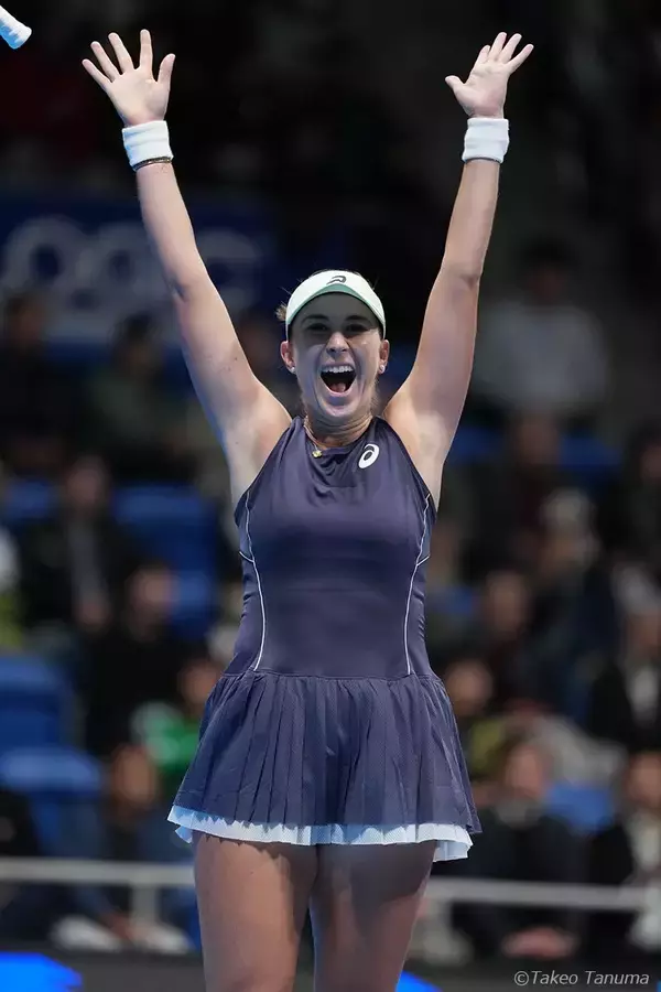 「ベンチッチがツアー通算10度目のタイトルを獲得！世界17位ノスコバをストレートで下す[東レPPO]」の画像