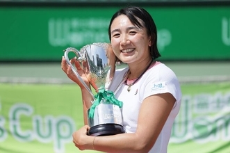 岡村恭香、運動量の修正で掴んだ1年3か月ぶりのITFタイトル。粘り強さという「土台」を再発見[富士薬品セイムスウィメンズカップ]