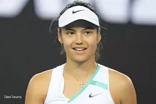 19歳の全米女王ラドゥカヌ、スポンサーイベントできらきら輝くドレス姿を披露