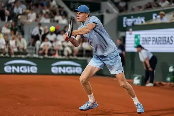 シナーがストレートの完勝で初戦突破、30連勝で生涯グランドスラムへ好発進「今日のレベルにはとても満足」[全仏オープン]