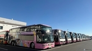 ホテル高騰の救世主？「WILLER EXPRESS」豪華バスが凄すぎる！ ほぼ個室 気分の夜行バスで「ぐっすり快適に移動」がトレンドに