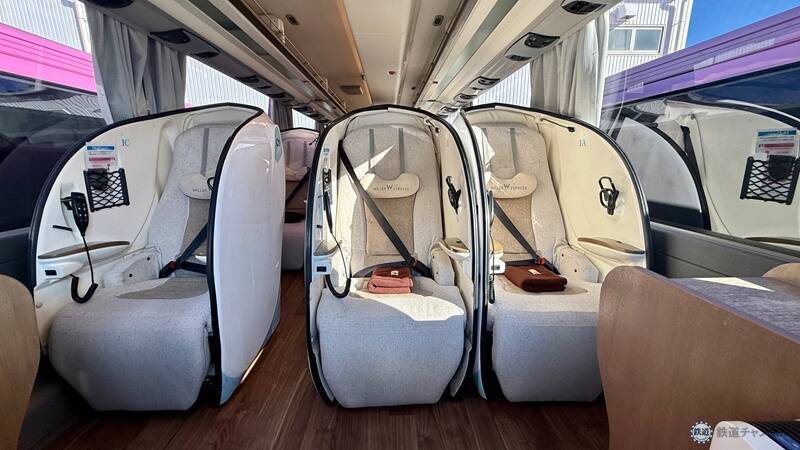 ホテル高騰の救世主？「WILLER EXPRESS」豪華バスが凄すぎる！ ほぼ個室 気分の夜行バスで「ぐっすり快適に移動」がトレンドに