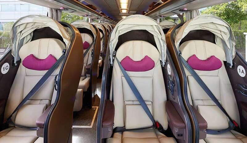ホテル高騰の救世主？「WILLER EXPRESS」豪華バスが凄すぎる！ ほぼ個室 気分の夜行バスで「ぐっすり快適に移動」がトレンドに
