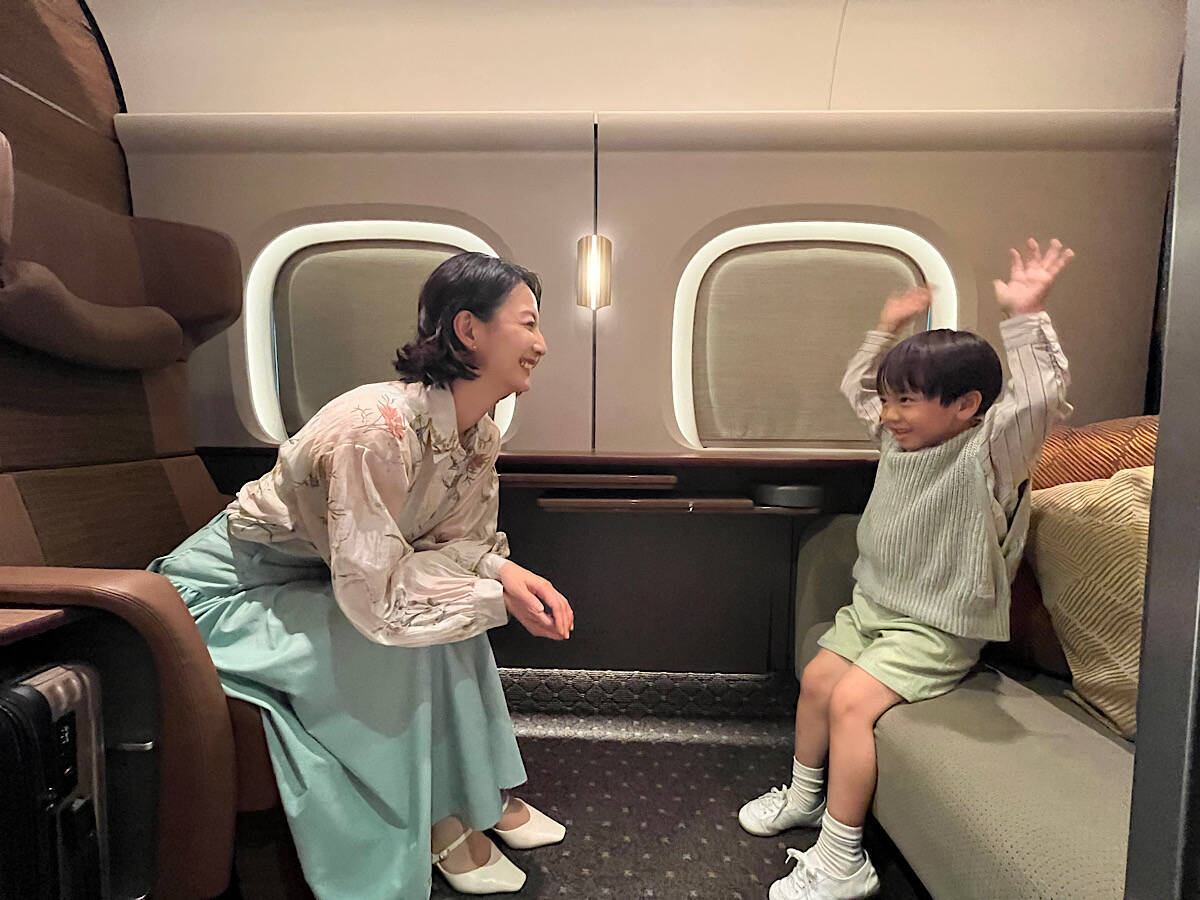 東海道・山陽新幹線「グリーン車上回る個室」を報道公開　プライベート感備えた上質な空間