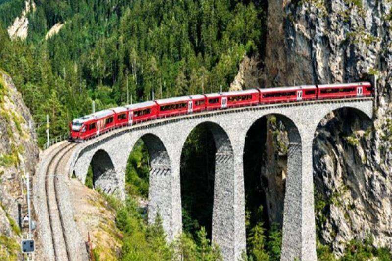 大人気の「氷河急行」での鉄道旅もランクイン！ スイスに関係する調査結果を発表