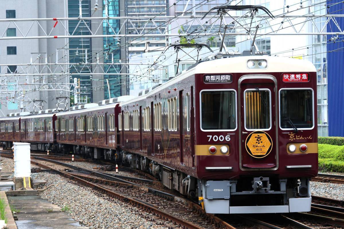 観光列車 “京とれいん雅洛” の豪華な車内を無料体験！阪急･嵐山駅で紅葉シーズンの平日限定で休憩所として開放！