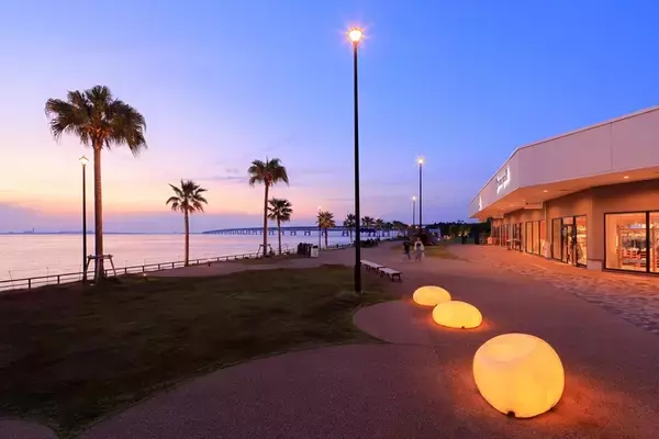 「開業25th「りんくうプレミアム･アウトレット」花火に･グルメ･ドラクエコラボも！ 最大80％OFFのセールは11/7～【11月はイベント満載】」の画像