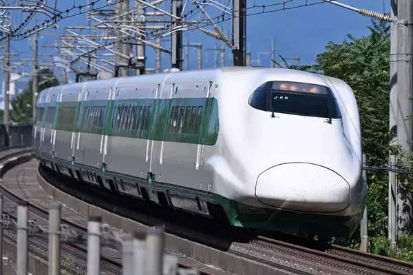 「200系カラーの「E2系新幹線」、定期運行終了前に最後の記念撮影会を開催（宮城県）」の画像