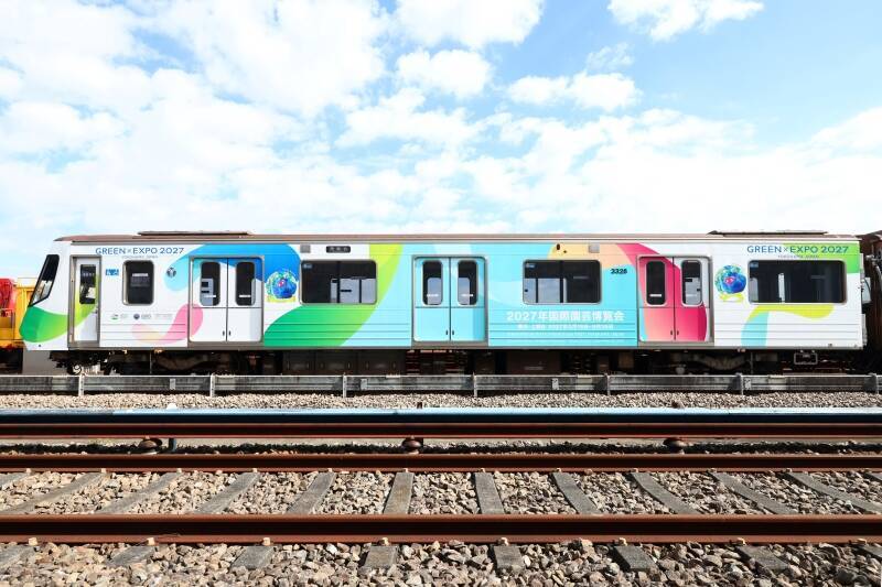 横浜市営地下鉄が「GREEN×EXPO 2027」仕様に！ ブルーラインで出発式開催、マスコット「トゥンクトゥンク」も登場