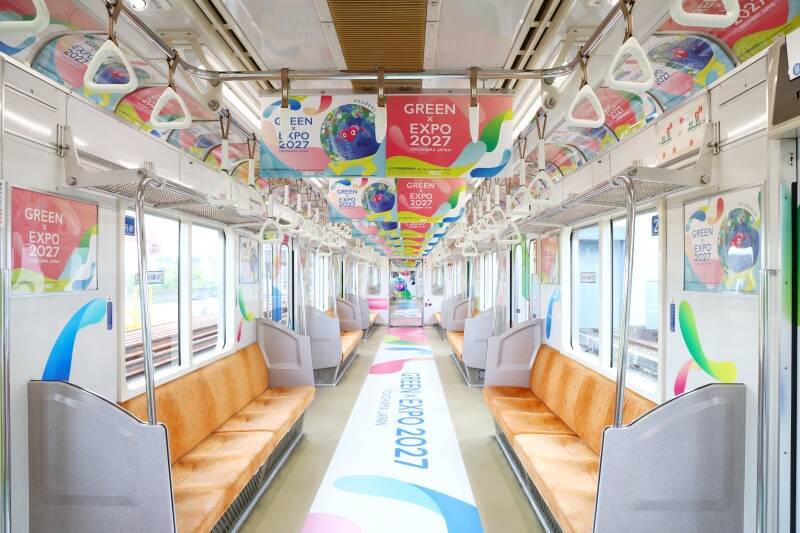 横浜市営地下鉄が「GREEN×EXPO 2027」仕様に！ ブルーラインで出発式開催、マスコット「トゥンクトゥンク」も登場