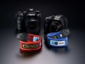 丸ノ内線02系シートが数量限定カメラストラップに！東京メトロ×PENTAXコラボ第2弾、制服の袖章も