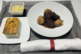 JAL 9年連続「5スター」受賞の舞台裏、2026年春の最新機内食レポ＆A350-1000最新シートで体感する“世界最高峰のホスピタリティ”