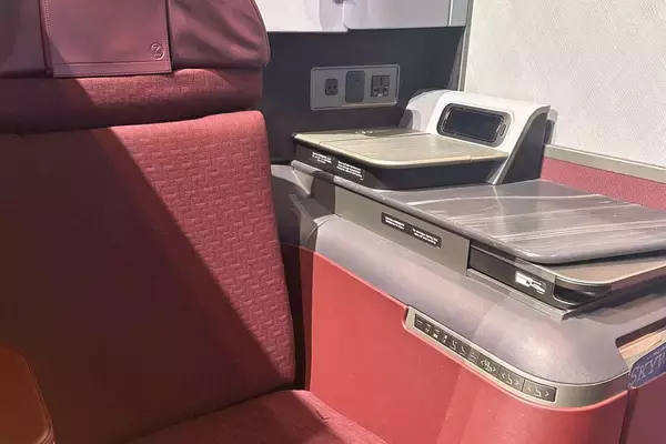 「JAL 9年連続「5スター」受賞の舞台裏、2026年春の最新機内食レポ＆A350-1000最新シートで体感する“世界最高峰のホスピタリティ”」の画像