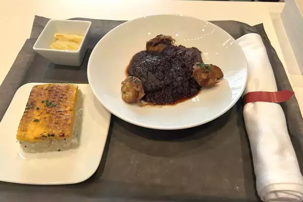 「JAL 9年連続「5スター」受賞の舞台裏、2026年春の最新機内食レポ＆A350-1000最新シートで体感する“世界最高峰のホスピタリティ”」の画像