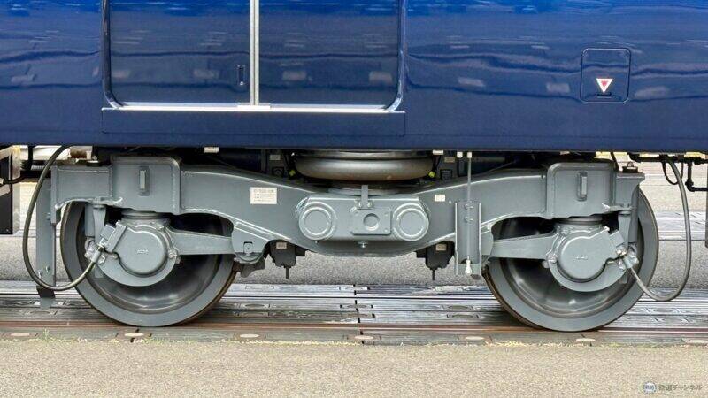 【試乗レポ】相鉄の新型車両「13000系」公開！3月30日デビューの進化を遂げた”ネイビーブルー”車内設備と最新機能をチェック