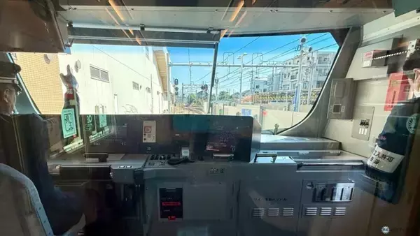 「【試乗レポ】相鉄の新型車両「13000系」公開！3月30日デビューの進化を遂げた”ネイビーブルー”車内設備と最新機能をチェック」の画像