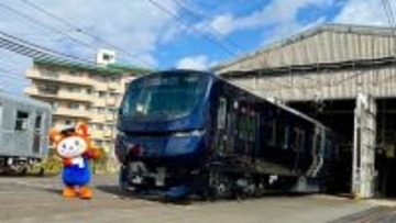 【試乗レポ】相鉄の新型車両「13000系」公開！3月30日デビューの進化を遂げた”ネイビーブルー”車内設備と最新機能をチェック