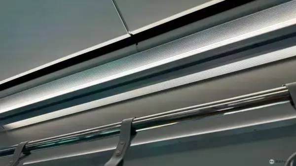 「【試乗レポ】相鉄の新型車両「13000系」公開！3月30日デビューの進化を遂げた”ネイビーブルー”車内設備と最新機能をチェック」の画像