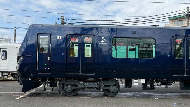 【試乗レポ】相鉄の新型車両「13000系」公開！3月30日デビューの進化を遂げた”ネイビーブルー”車内設備と最新機能をチェック