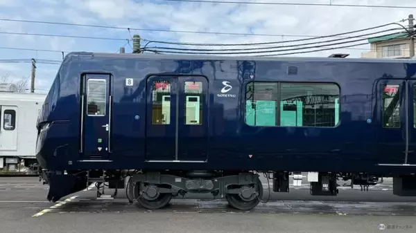 「【試乗レポ】相鉄の新型車両「13000系」公開！3月30日デビューの進化を遂げた”ネイビーブルー”車内設備と最新機能をチェック」の画像