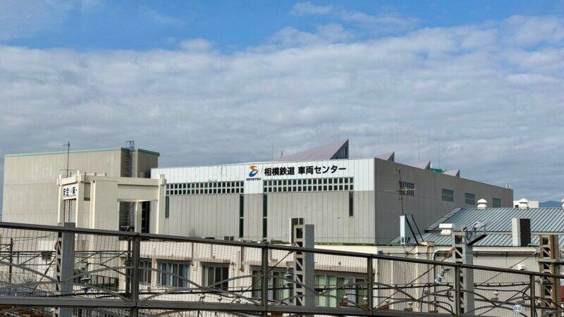 【試乗レポ】相鉄の新型車両「13000系」公開！3月30日デビューの進化を遂げた”ネイビーブルー”車内設備と最新機能をチェック