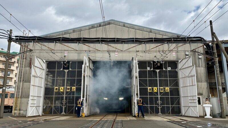 【試乗レポ】相鉄の新型車両「13000系」公開！3月30日デビューの進化を遂げた”ネイビーブルー”車内設備と最新機能をチェック