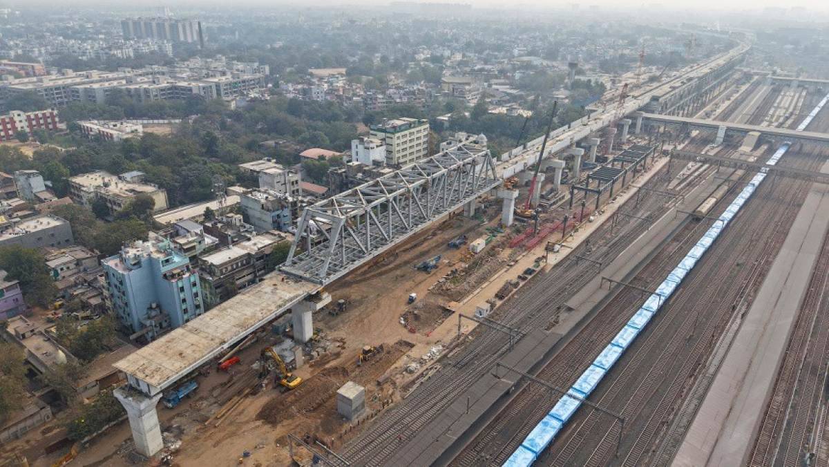 最高時速160キロ走行のインド・デリーの近郊鉄道 運輸総研のセミナーでトップがスピーチ　高速鉄道のこぼれ話もご紹介します【コラム】