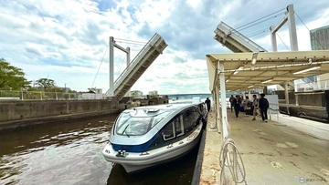 日本橋～豊洲を25分で結ぶ国内初民間EV旅客船「Nihonbashi e-LINER」定期運航開始！ 料金・乗り方・静寂の乗り心地を徹底レポート